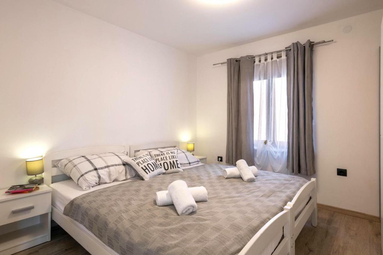 Apartments Lovric بولا المظهر الخارجي الصورة